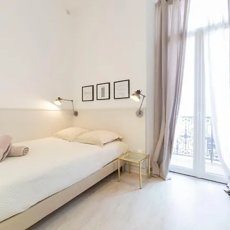 1 Bedroom With 1 Mezzanine Location In The Heart Of