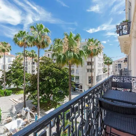 1 Bedroom With 1 Mezzanine Location In The Heart Of