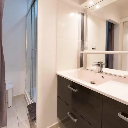 Lägenhet 1 Bedroom With 1 Mezzanine Location In The Heart Of *